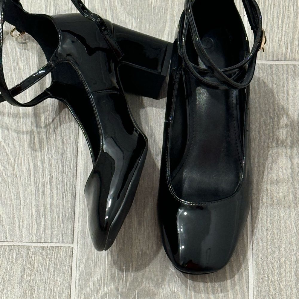 Elegant Black Patent Leather Women's Shoes